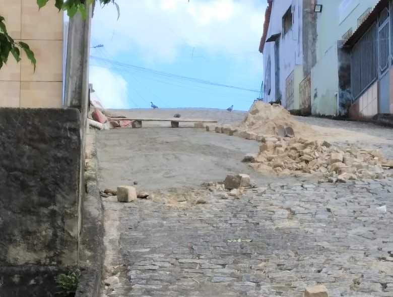 Camacã: Prefeitura realiza frente de trabalho para viabilizar recuperação de ruas